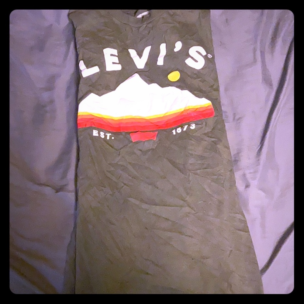Levi’s tee shirt